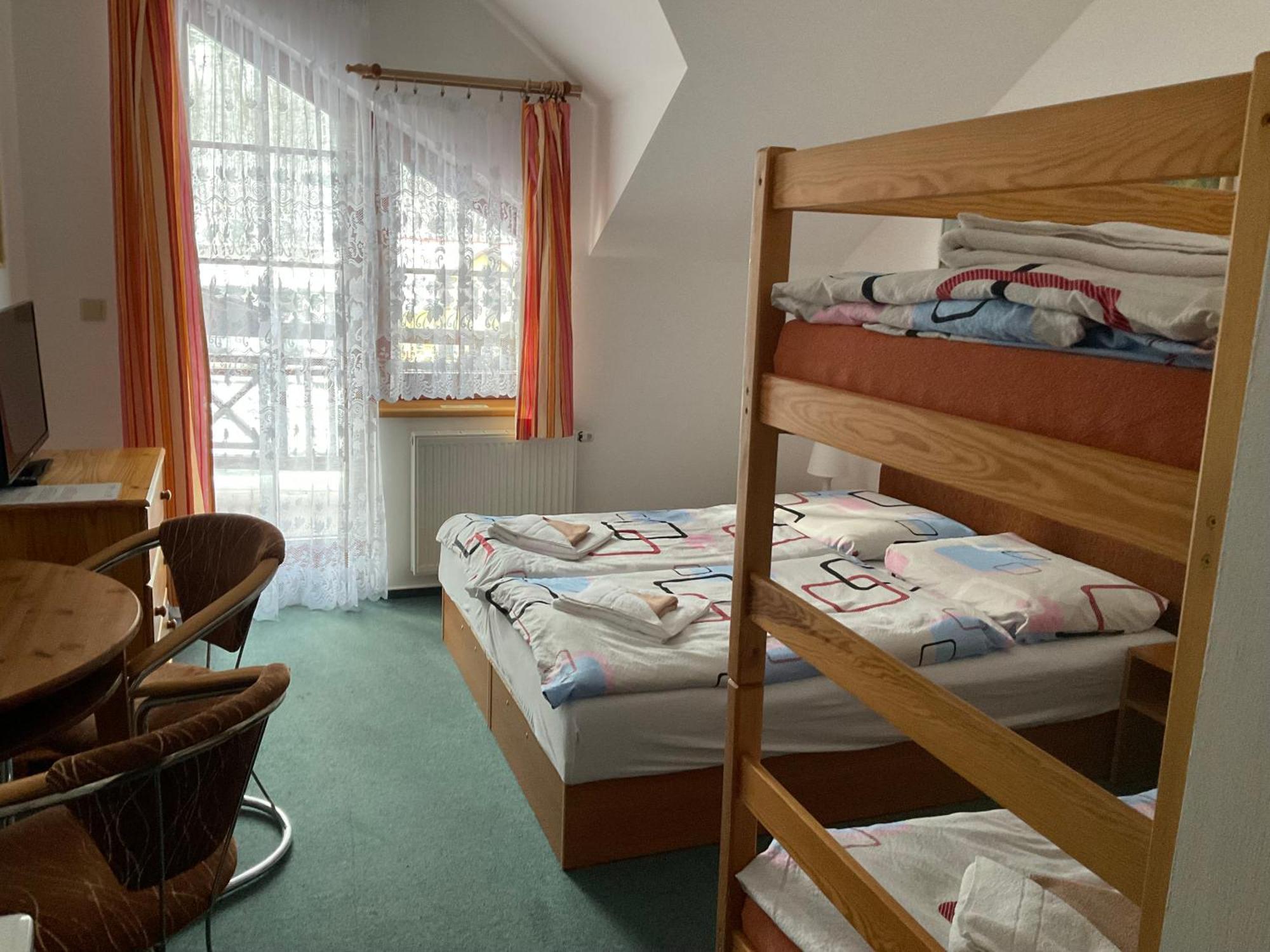 Pension Holiday Vrchlabi Bagian luar foto