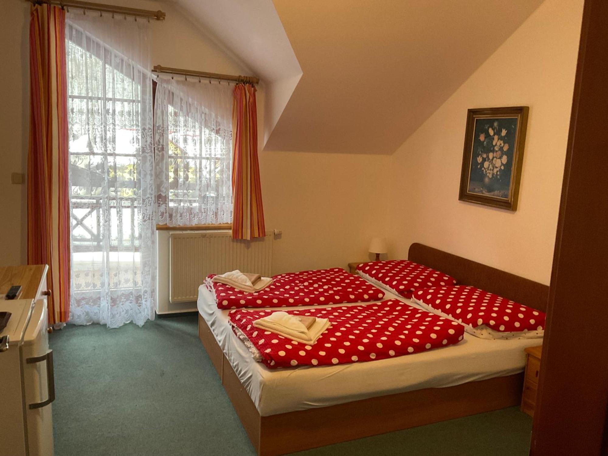 Pension Holiday Vrchlabi Bagian luar foto